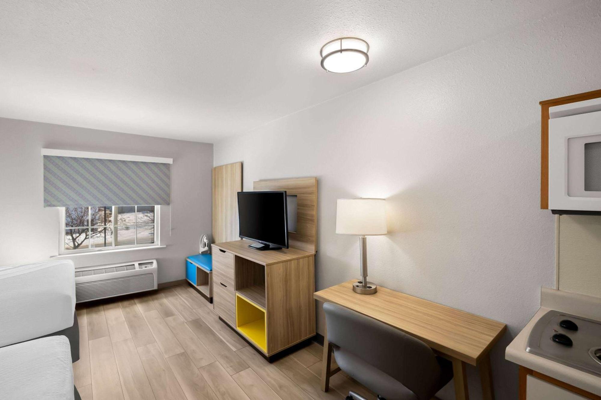 Days Inn & Suites By Wyndham Rochester South Exteriér fotografie