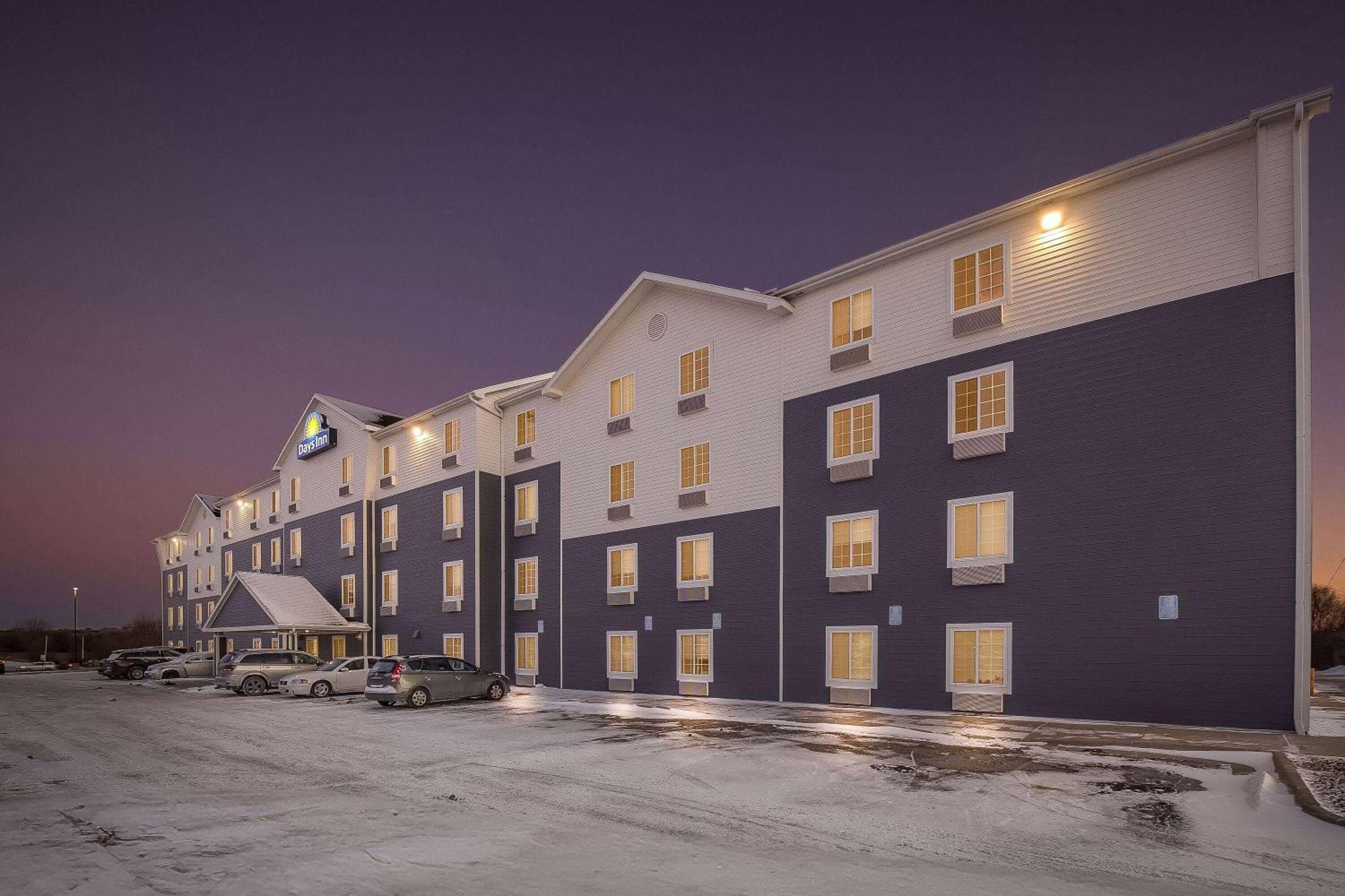 Days Inn & Suites By Wyndham Rochester South Exteriér fotografie