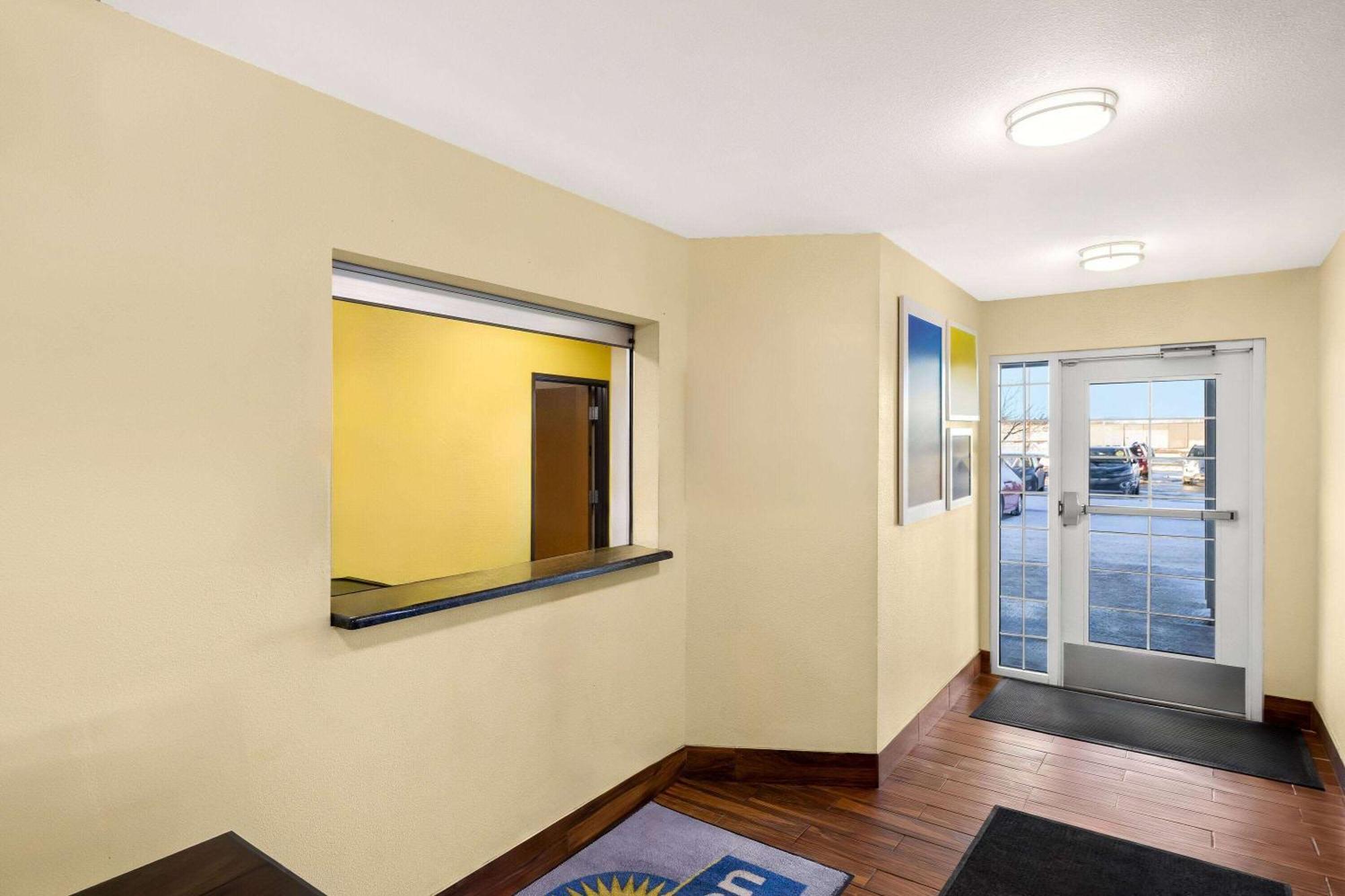 Days Inn & Suites By Wyndham Rochester South Exteriér fotografie