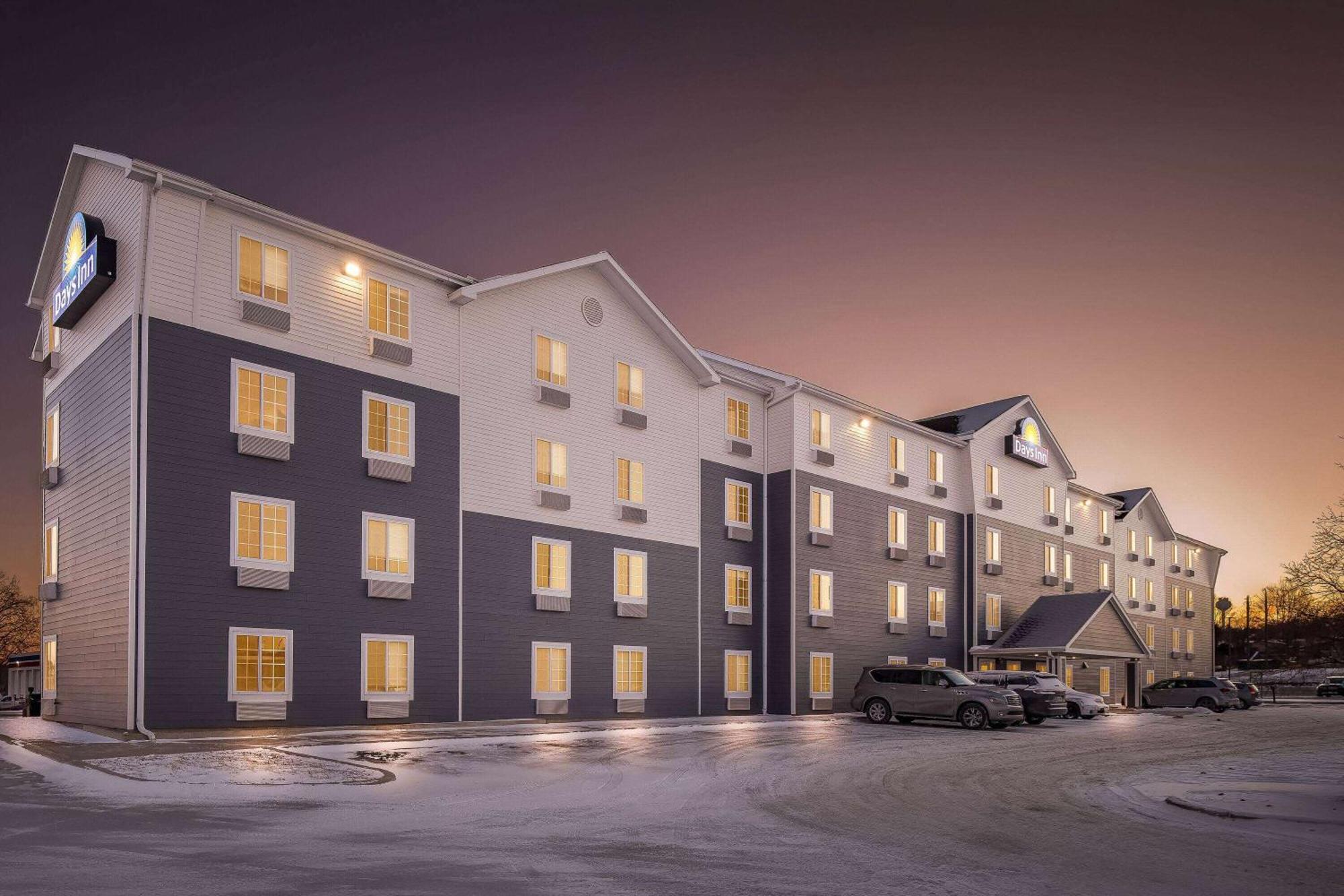 Days Inn & Suites By Wyndham Rochester South Exteriér fotografie