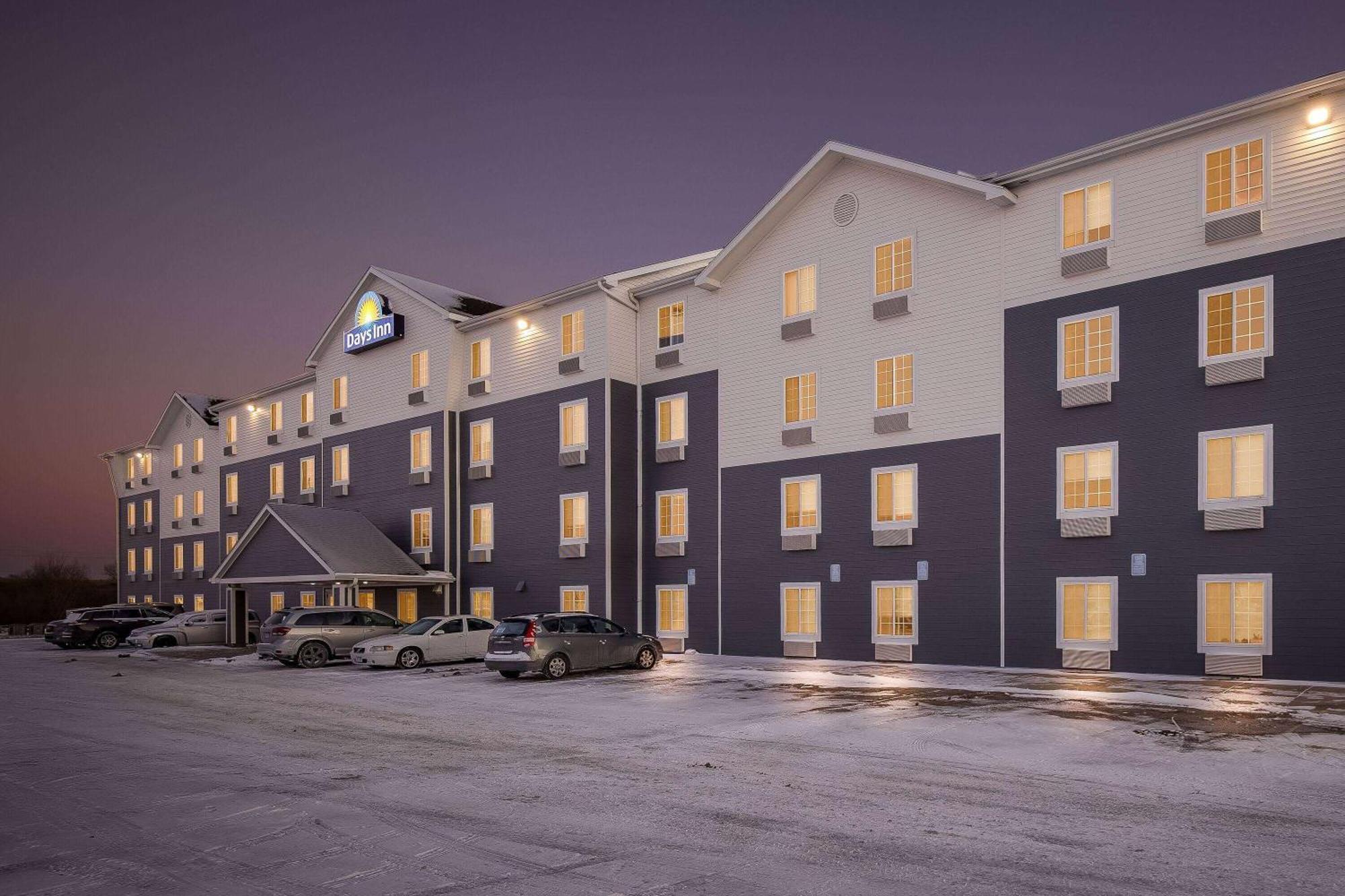 Days Inn & Suites By Wyndham Rochester South Exteriér fotografie