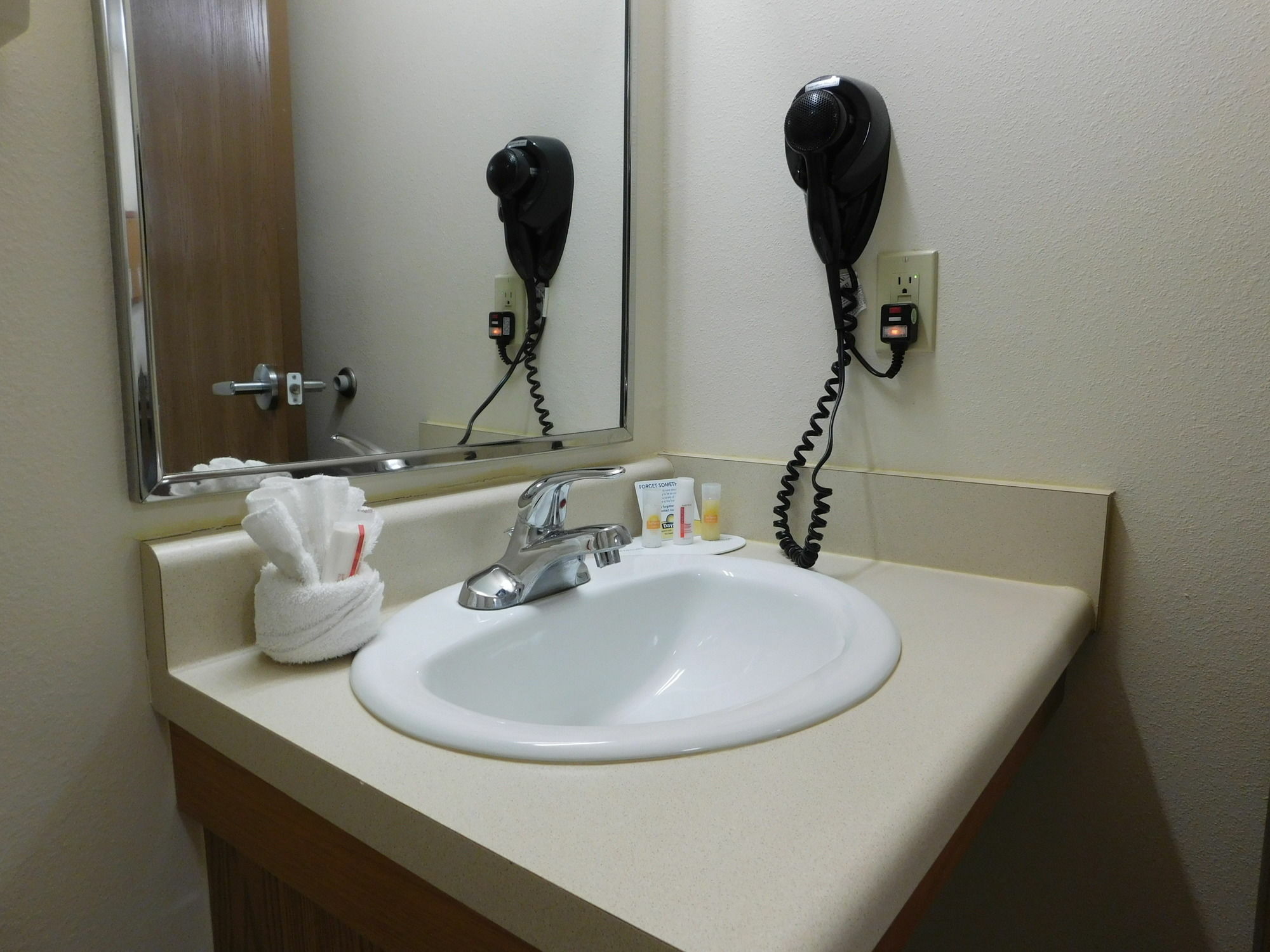 Days Inn & Suites By Wyndham Rochester South Exteriér fotografie