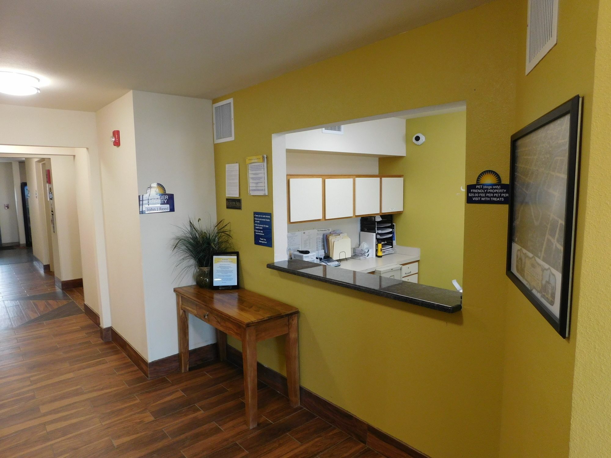 Days Inn & Suites By Wyndham Rochester South Exteriér fotografie