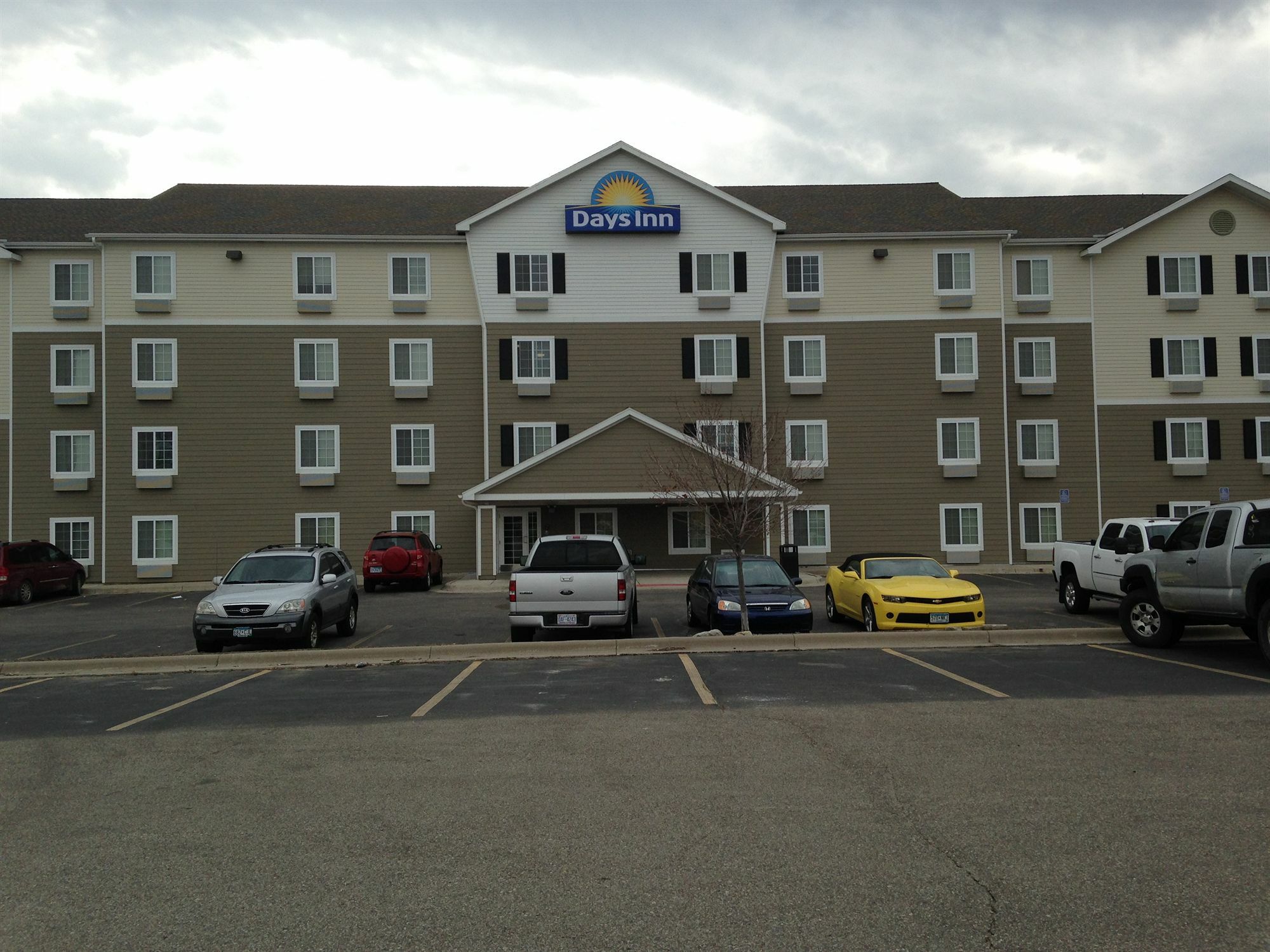 Days Inn & Suites By Wyndham Rochester South Exteriér fotografie